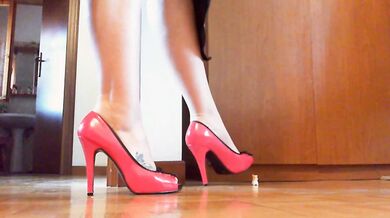 Your Italian giantess reduces you to dust in this magnificent video