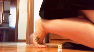 Your Italian giantess reduces you to dust in this magnificent video