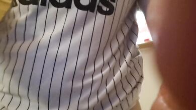 A nice diaper to be filled with hot pee and a massive wet orgasm
