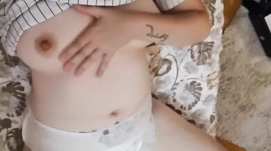 A nice diaper to be filled with hot pee and a massive wet orgasm