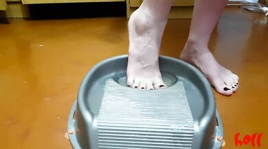 Piss into cat litter and wash my feet with pee
