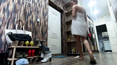 Naked Girl meets Food Delivery Guys