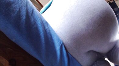 Smelly farts in hot tight yoga pants do you want to smell all?