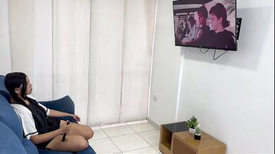 Mi hermanastra me pide sexo a cambio de llevarme a jugar futbol