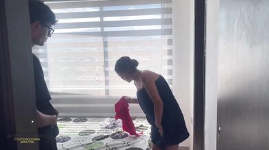 me follo a mi vecina mientras viene a seducirme a mi apartamento