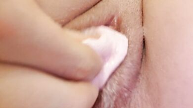 Rubbing marshmallow in my tight vagina