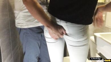 RUSSIAN PORN IN THE TOILET OF A NIGHTCLUB SEX AT A PARTY