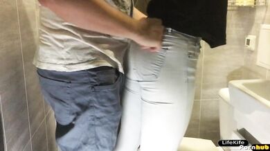 RUSSIAN PORN IN THE TOILET OF A NIGHTCLUB SEX AT A PARTY