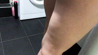 Slut Eats Cum From Her Torn Nylon Pantyhose!