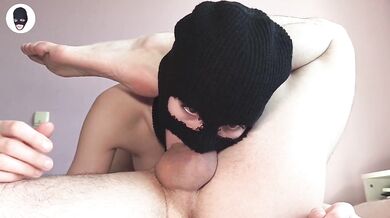 She makes a slobbering blowjob without pulling the cock out of her mouth, CIM