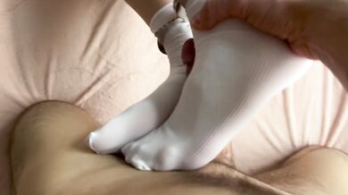 My stepsister wanted me to fuck her feet using handcuffs