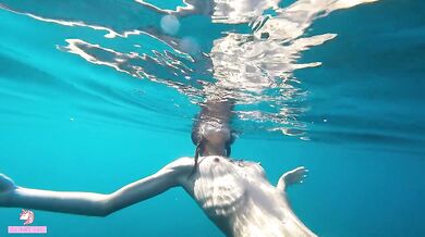 Naked mermaid let me swim with her and I filmed her