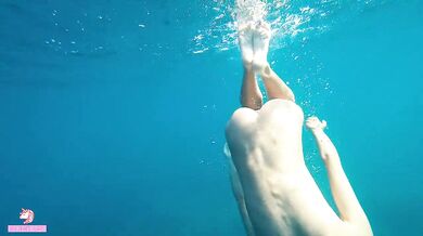 Naked mermaid let me swim with her and I filmed her