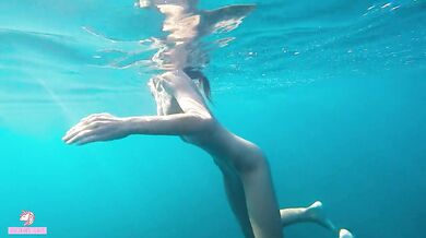 Naked mermaid let me swim with her and I filmed her