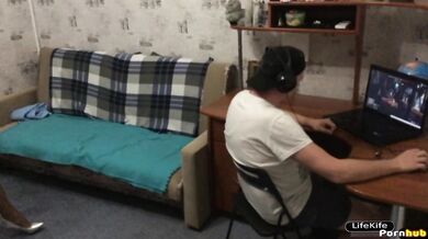 RUSSIAN CUCKOLD.I WAS FUCKED BY HIS FRIEND WHILE HE WAS PLAYING COMPUTER GAMES