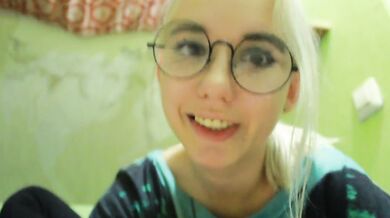 humiliates me like his bitch, I want to cum on her