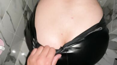 Young skin gave anal on the list in the toilet