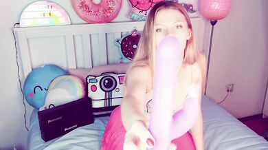 Sexy Blonde Sophie Sparks Reviews a Paloqueth Dildo Sex Toy