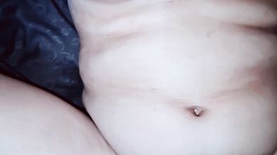 [Ngentot Bertiga] Teman suamiku jilat memek dan ngentot bergantian bareng suamiku sampai crot di memekku. Indonesia threesom, Indonesia viral