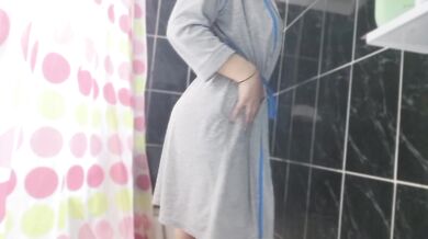 Curvy American Mommy's Shower Secret: Creamy Foam + Aggressive Clit Rubbing