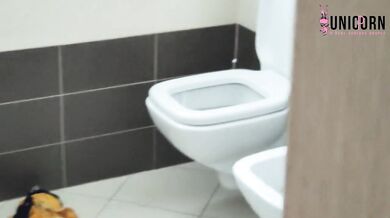 SPYING my STEP SISTER have a shower, she asked me to PEE IN HER MOUTH.drink
