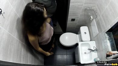 СЕКС В ТУАЛЕТЕ НОЧНОГО КЛУБА / SEX IN THE TOILET OF A NIGHT CLUB