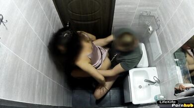 СЕКС В ТУАЛЕТЕ НОЧНОГО КЛУБА / SEX IN THE TOILET OF A NIGHT CLUB