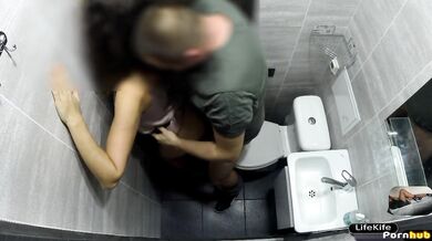 СЕКС В ТУАЛЕТЕ НОЧНОГО КЛУБА / SEX IN THE TOILET OF A NIGHT CLUB