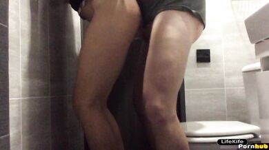 Nightclub Toilet Sex on Public 