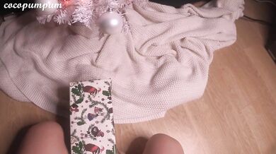 What I got for Christmas: Amateur horny babe dildo ride