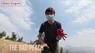 Me atrapan usando Juguete Sexual en PUBLICO - The Bad Peach - Trailer