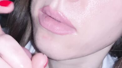 Fabulous blowjob from a green-eyed beauty