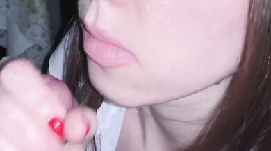 Fabulous blowjob from a green-eyed beauty