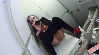 Jerking off my pussy in the airplane and cum Sia Siberia