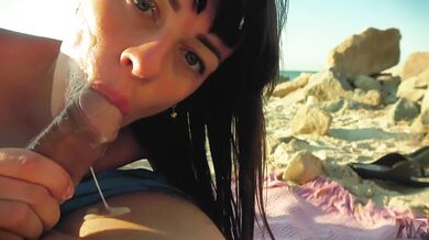 Risky public blowjob on the beach.Travel diaries pt1