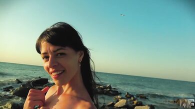 Risky public blowjob on the beach.Travel diaries pt1