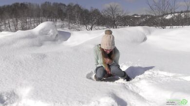 Winter Pee of Katya Clover