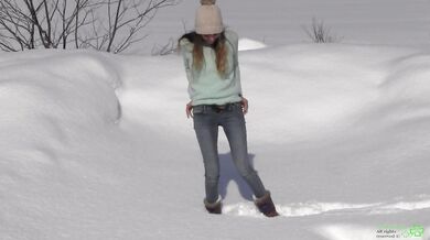 Winter Pee of Katya Clover