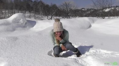 Winter Pee of Katya Clover