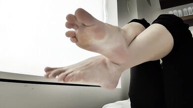 ALL I WANT IS MY FOOT IN YOUR MOUTH. lick the screen of your phone with my feet.
