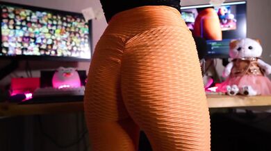 ASMR scratching my booty