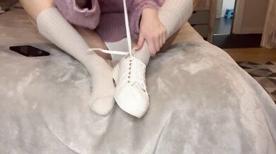 Innocent teen came back from her class and taking care of her gorgeous legs