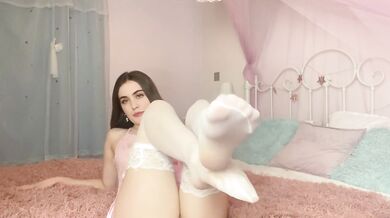Making myself cum in white stockings