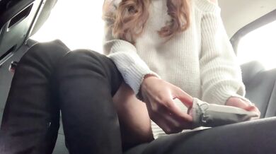 フォロワーさんから頂いた吸引クリローターを初使いクリが大きくなってリュぅ気持ちぃぃって体がビクビクッとしちゃった 自撮り　車内　コンビニ駐車場