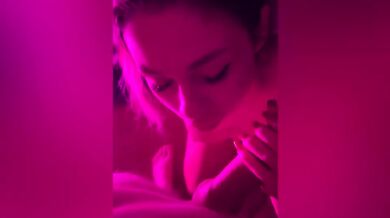 Gentle from top model! Babe gets on her face