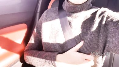 Playing with pussy in the back seat until the Uber driver sees - Solo girl