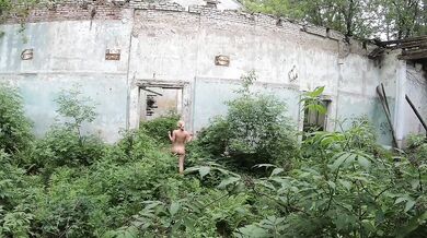 Naked girl came to a scary abandoned house