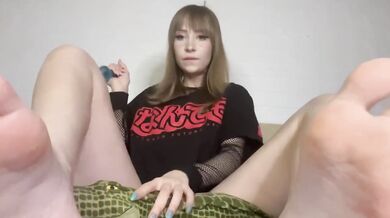 Girlfriend teases you with her sweet feet, makes you jerk off and cum