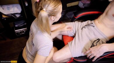 Stepsister is ruining my computer game!