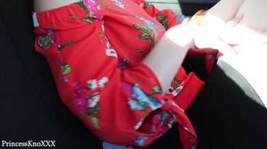 How delicious to fuck in the car. Do you like sex in the back of the car ?